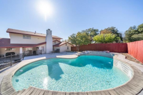 Spacious 4BR with Private Pool, Near Six Flags